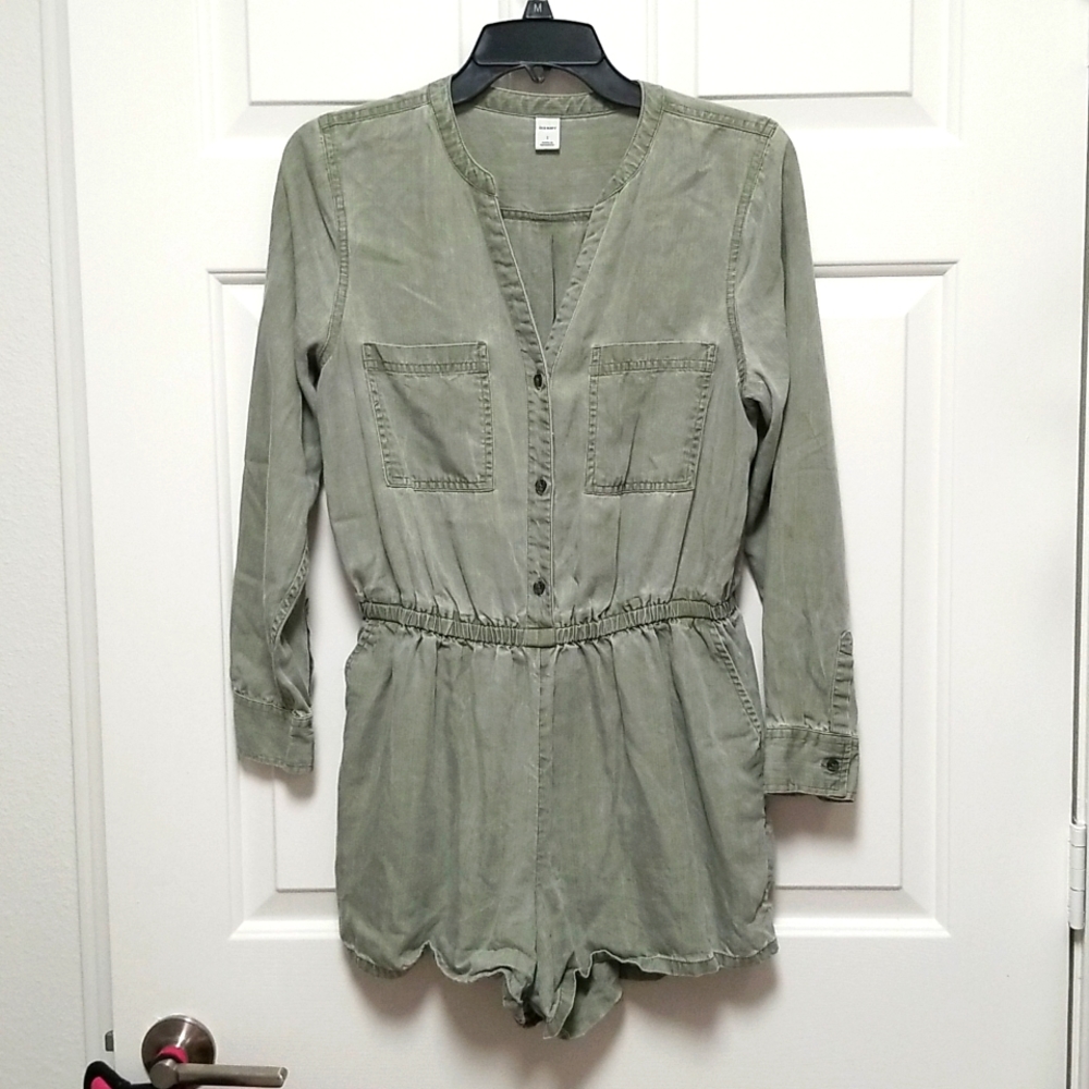 💚Cute & Comfy Old Navy Long Sleeve Utility Romper